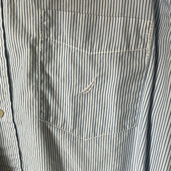 Men’s Nautica - Classic Fit collared shirt - Picture 4 of 5